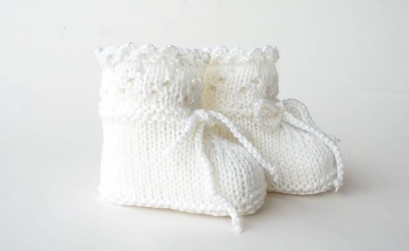 Babyschuhe Gestrickt Taufschuhe Strickschuhe Weiß Taufe Baby Hochzeit Feier Neutral Uni Muster Antipilling von byEllyshop