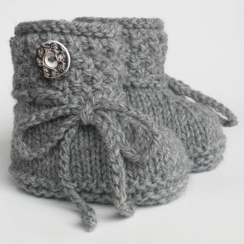 Verschiedene Farben Babyschuhe Trachtenschuhe Gestrickt Strickschuhe Tracht Knopf Trachtenknopf Wolle Natur Grau Hellgrau von byEllyshop