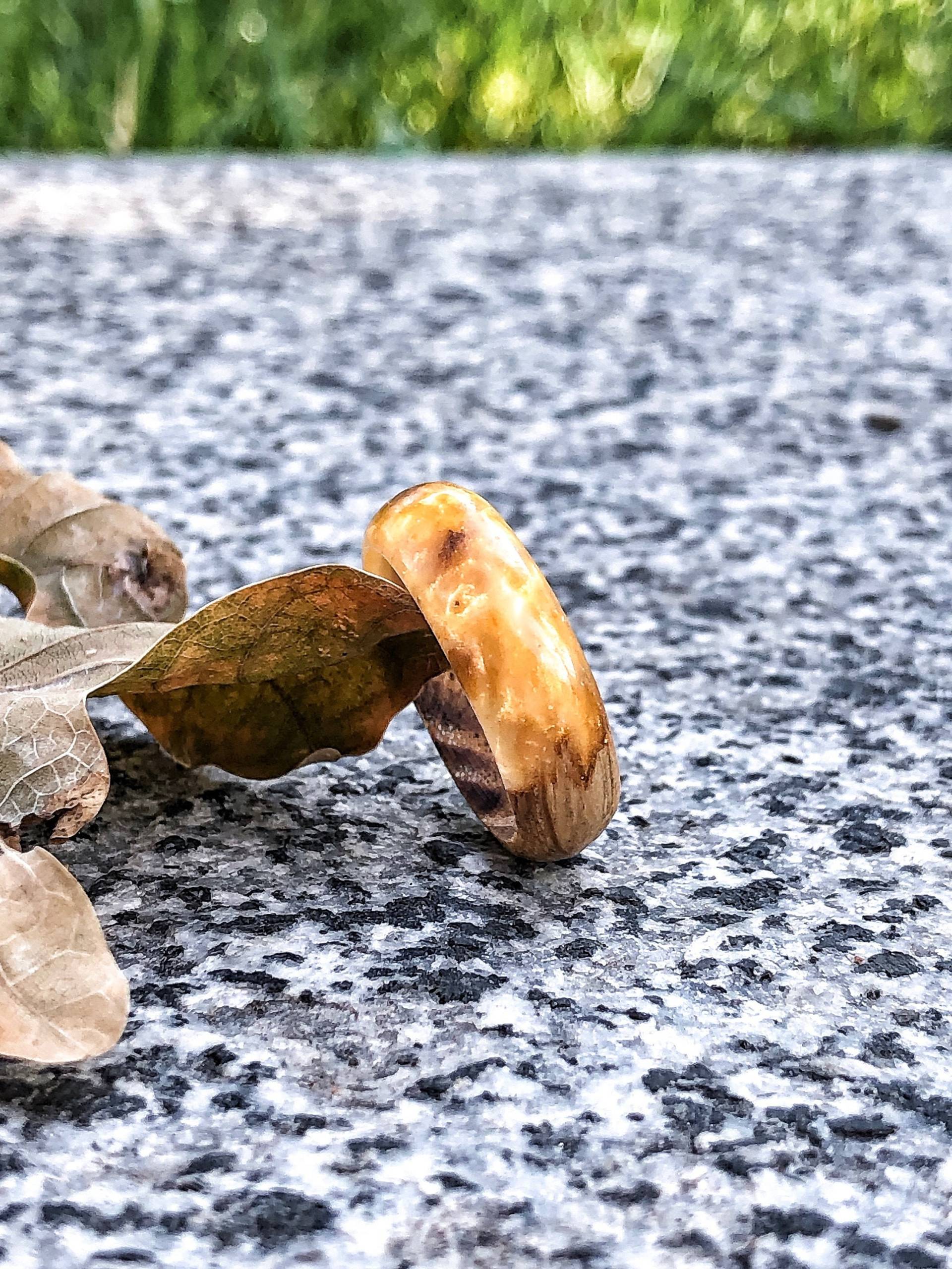 Holz Ring, Gold Harz Herren Ring Damen, Band Resin Schmuck, Jahrestag Geschenk von byFairyTale