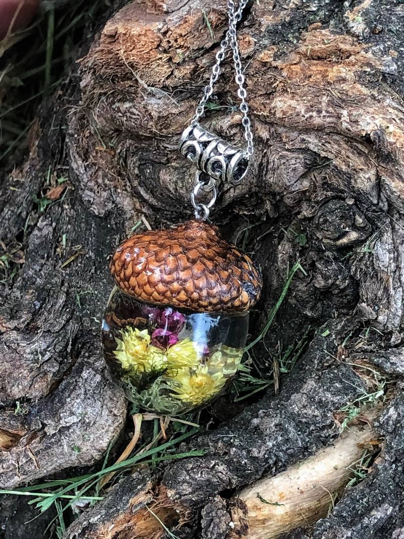 Terrarium Anhänger Mit Blumen, Eichel Natur Schmuck, Echte Blume Anhänger, Halskette Geschenk Für Sie von byFairyTale