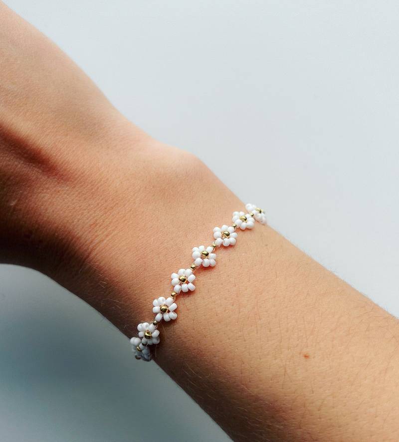 Daisy Armband - Beyond Weiß Geschenk Für Sie Ihn Perfektes Zu Muttertag Einzigartiger Schmuck Accessoires von byJessixNata