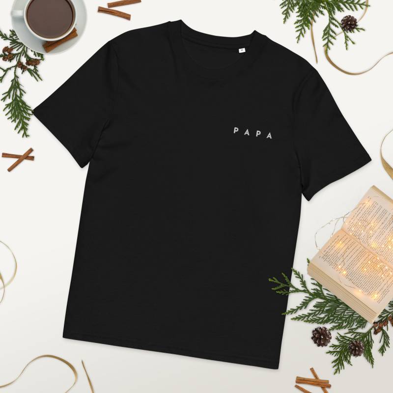 Geschenkidee Für Väter, Vatertag, Unisex T-Shirt Mit Stickerei "Papa" | Bio-Baumwolle Geschenkidee Für Väter, Vatertag, Unisex T-Shirt Mit Stickerei "Papa" | Bio-Baumwolle von byJuliaRenzelmann