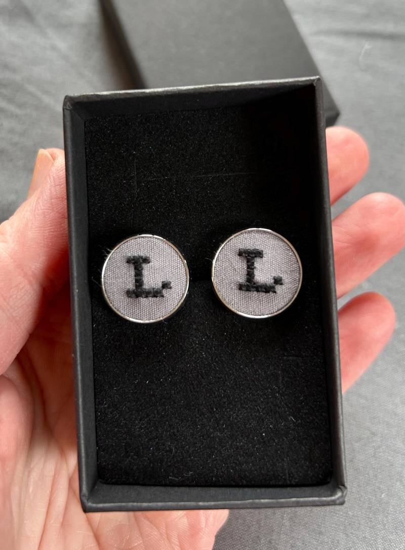 Vatertagsgeschenk Geschenk Für Ihn Personalisiertes Individuell Handgestickte Manschettenknöpfe von byKALYNKA