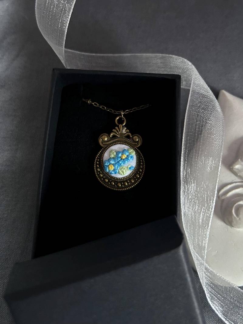 Kleine Vergissmeinnicht Halskette Geschenk Für Mama Zartes Sie Blaue Blumen Muttertagsgeschenk von byKALYNKA