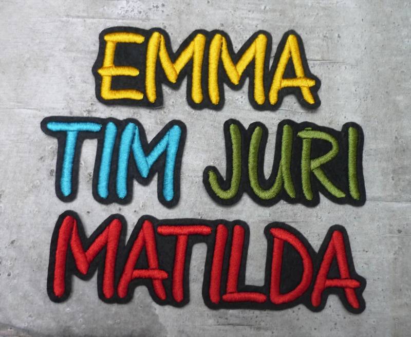 Große Namensapplikation | Schrift 2G Großbuchstaben Aufnäher/Applikation Auf Schwarzem Filz Wunschname Farbauswahl Einschulung Schultüte Große Namensapplikation | Schrift 2G Großbuchstaben Aufnäher/Applikation Auf Schwarzem Filz Wunschname Farbauswahl Einschulung Schultüte von byKikkine