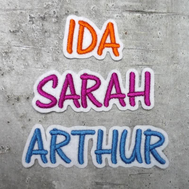 Kleine Namensapplikation | Schrift 2G Aufnäher/Applikation Auf Weißem Filz Wunschname Farbauswahl Einschulung Schultüte von byKikkine