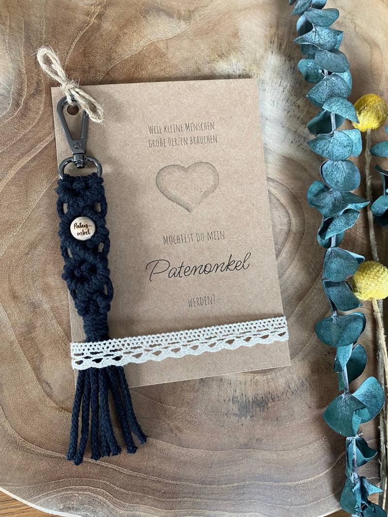 Schlüsselanhänger Makramee Patenonkel | Pate Pateneltern Fragen Geschenk Taufpate Personalisierbar Boho Schwarz von byKnotenzauber