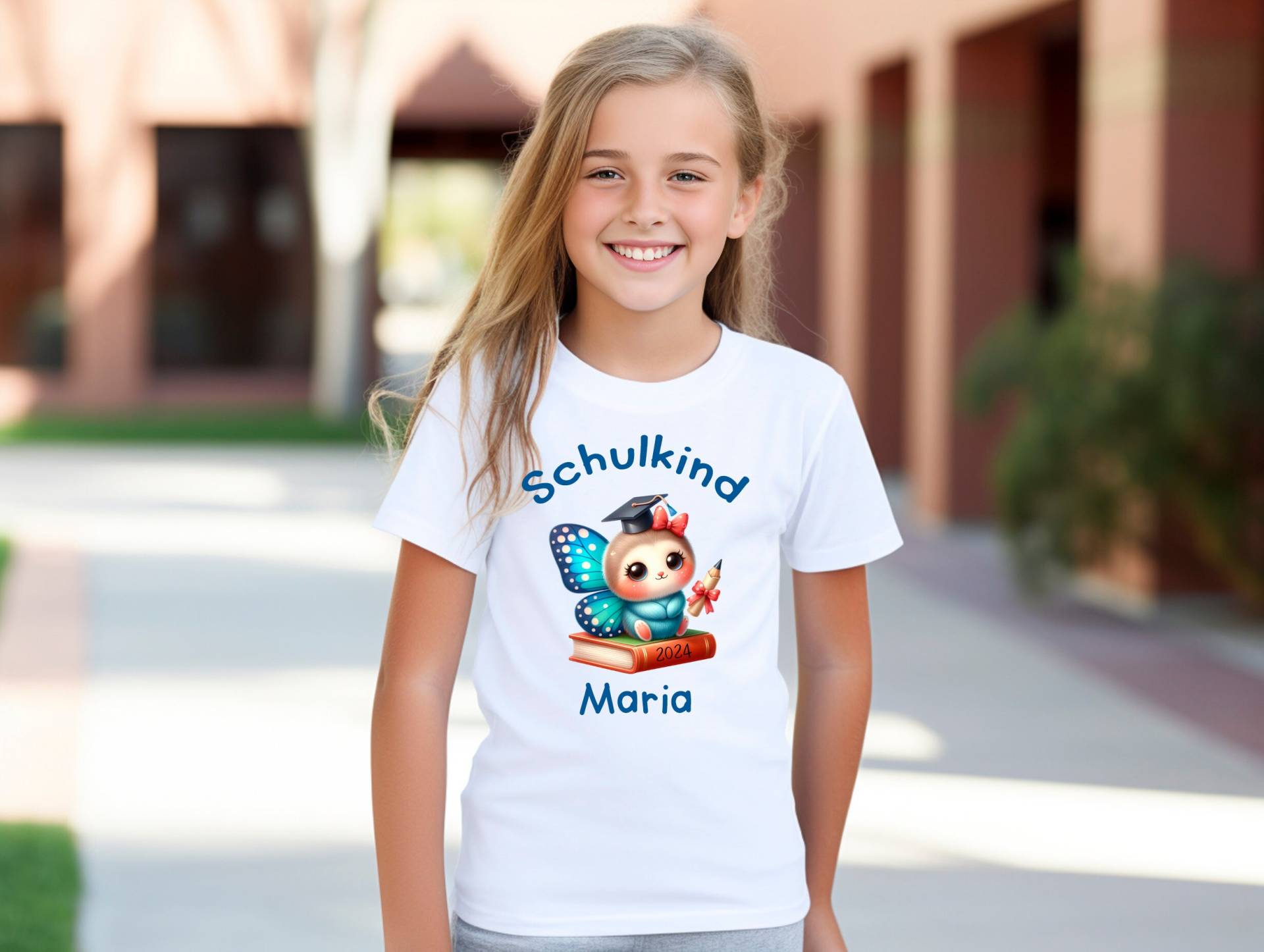T-Shirt Schulkind 2024 Schmetterling Mit Name Und Jahr Zur Einschulung Schulbeginn Geschenk von byLottieLou