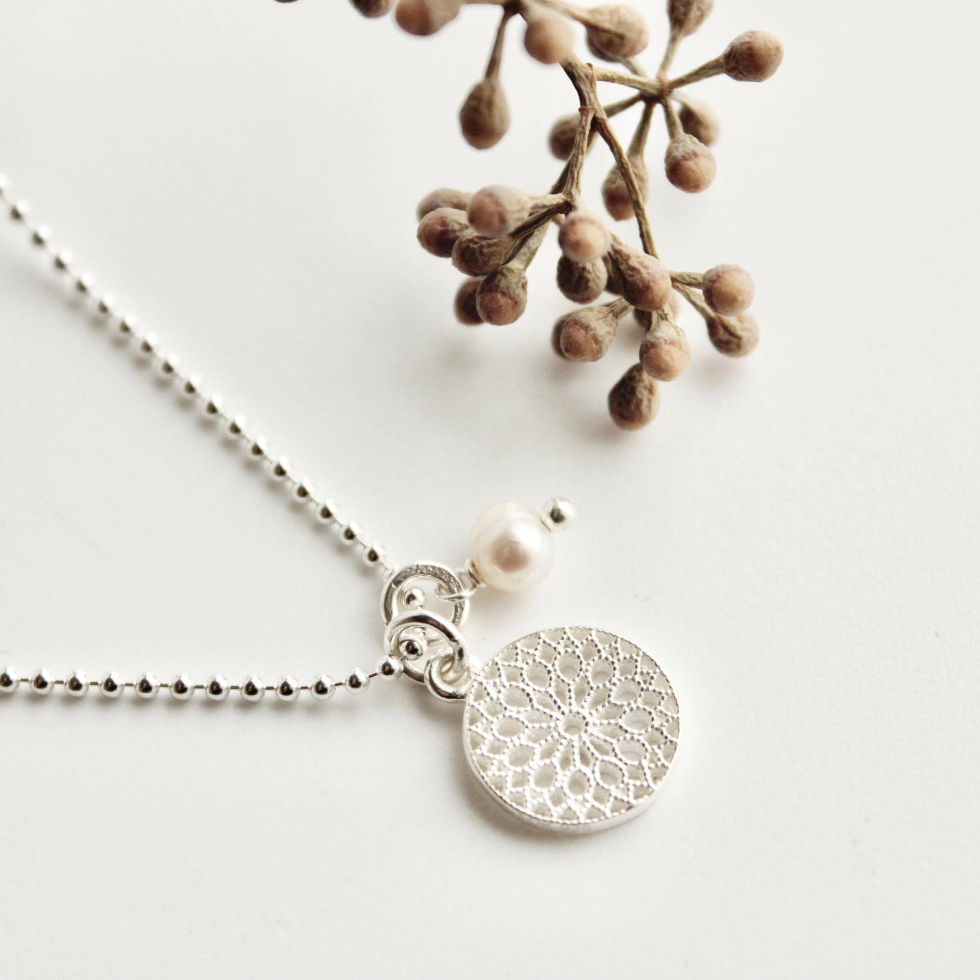 Kurze Silberkette Mit Kleinem Anhänger, Silber 925, Geschenk Für Sie, Silberschmuck Trendschmuck, Layerlook, Zeitlose Zierliche Kette Kurze Silberkette Mit Kleinem Anhänger, Silber 925, Geschenk Für Sie, Silberschmuck Trendschmuck, Layerlook, Zeitlose Zierliche Kette von byRitaMester