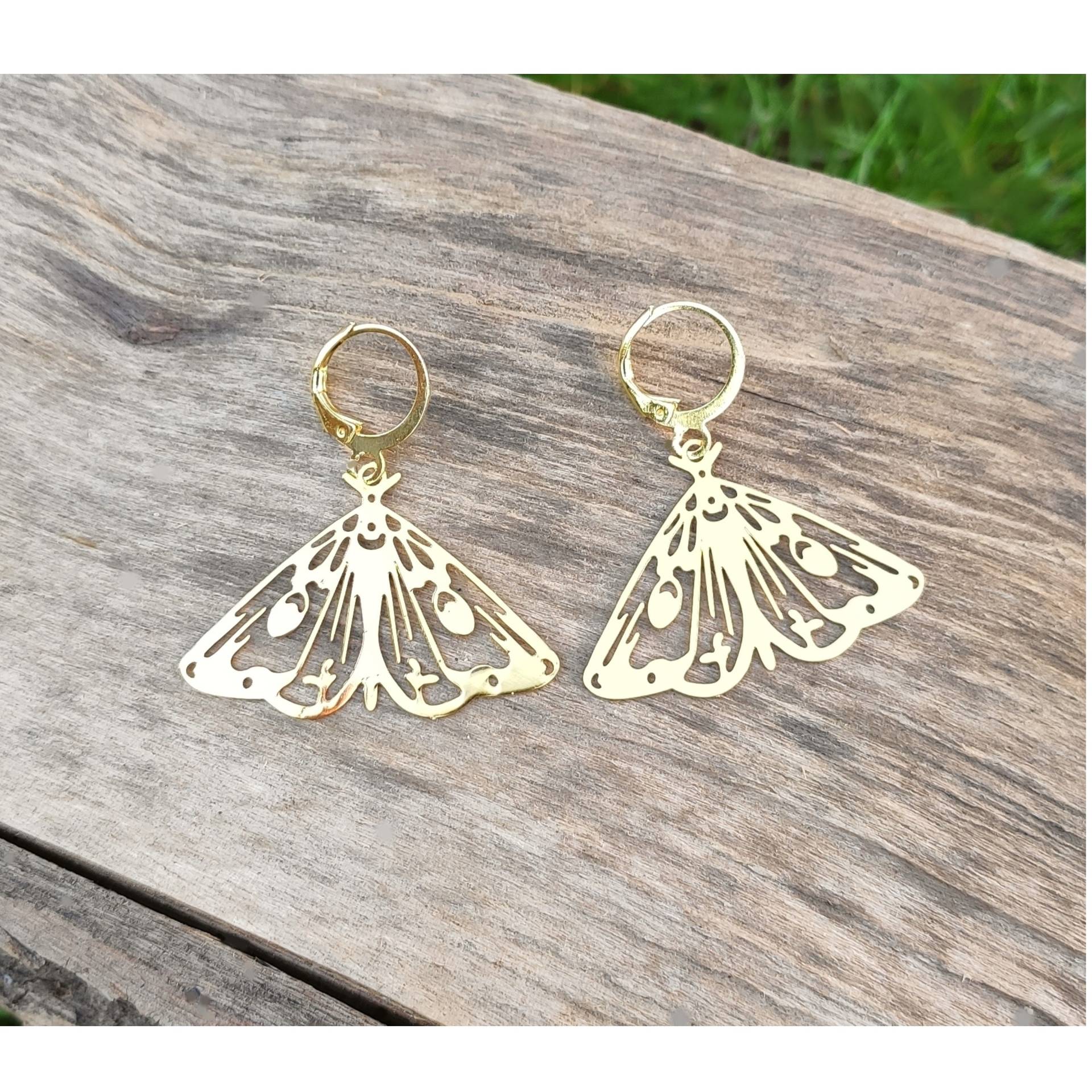 Creolen Oder Clip-On Motten Ohrringe, Gold Bug Witchy Schmuck, Große Wald Schmetterling Edelstahl, Schrulliges Naturgeschenk Für Sie von bySantana