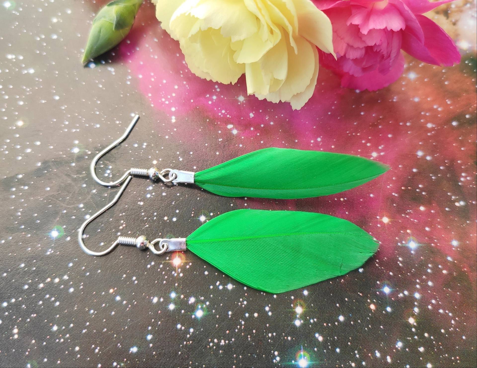 Echte Grüne Feder Ohrringe Natürliche Funky Boho Schmuck Frauen Geschenk Für Sie Silber Kleine Baumeln Seltsam Schrullige Ohrclips Oder Creolen von bySantana