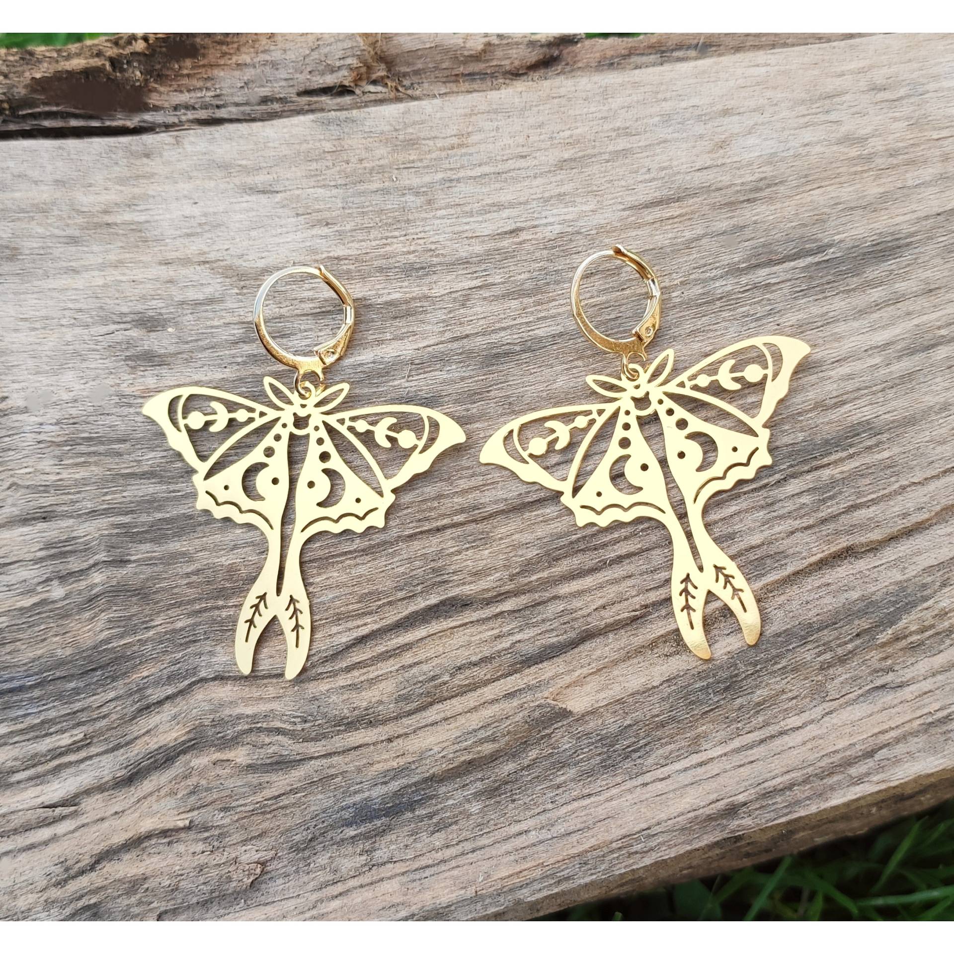 Edelstahl Motte Ohrringe, Gold Bug Witchy Schmuck, Große Schmetterling & Mond Creolen Oder Clip-Ons, Schrulliges Geschenk Für Sie von bySantana