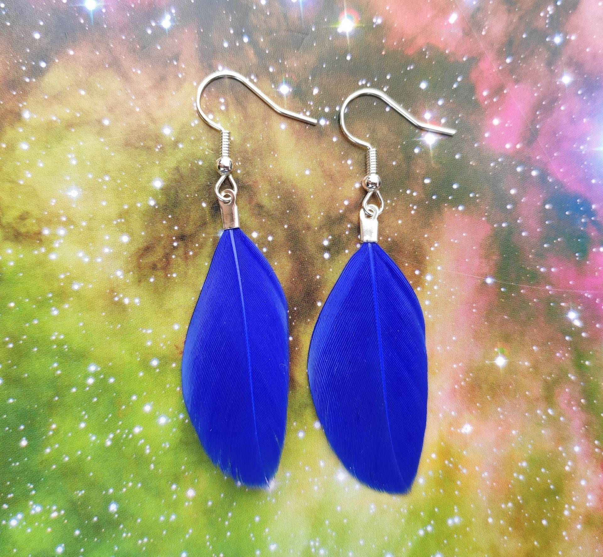 Kleine Echte Blaue Feder Ohrringe Dunkel Royal Blau Silber Baumeln Schrullige Funky Boho Schmuck Geschenk Für Sie Creolen Oder Clip Ons von bySantana