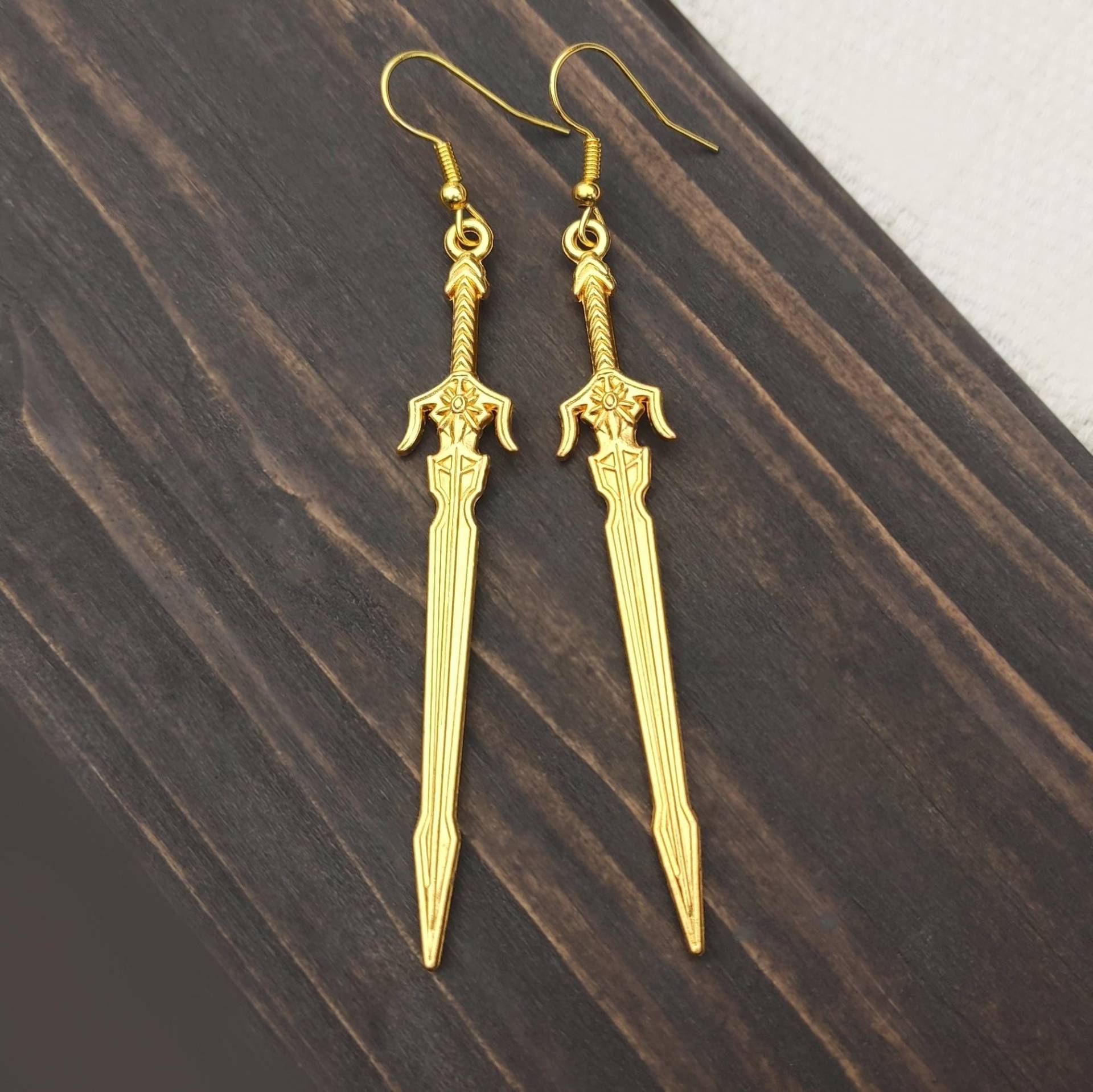 Lange Goldene Schwert Ohrringe, Fantasy Mittelalterlicher Waffen Schmuck, Klinge Dolch Witzige Baumeln Messer Creolen Oder Clip Ons, Geschenkidee von bySantana
