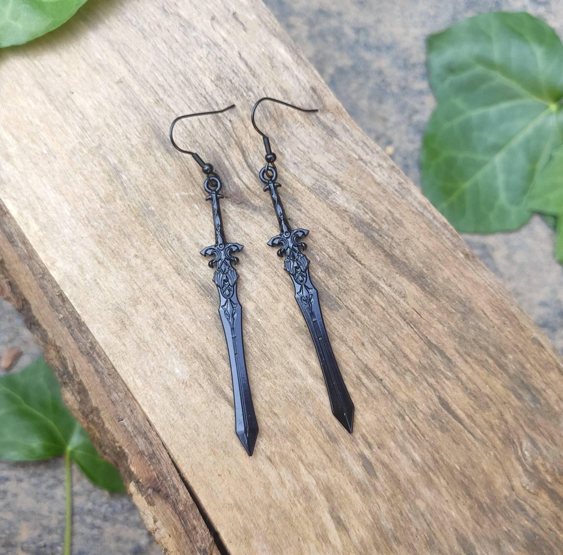 Lange Schwarze Schwert Ohrringe, Mittelalterlicher Waffenschmuck, Gothic Vampir Dolch Witchy Frauen Oder Männer Messer Geschenkidee von bySantana