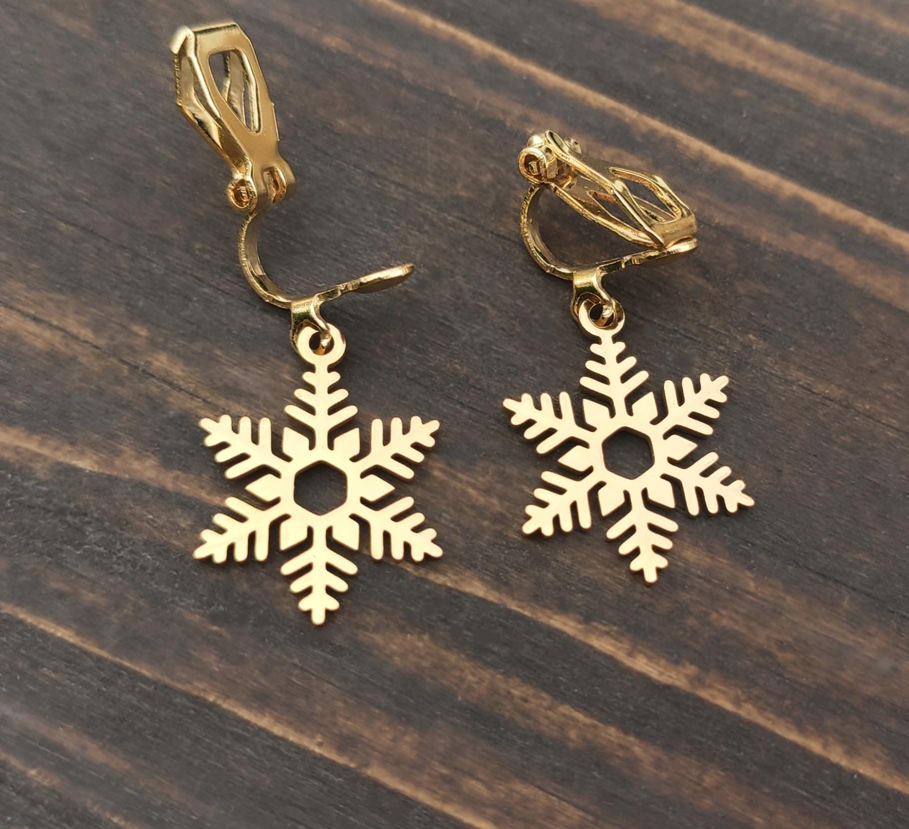 Schneeflocken Ohrringe - Silber Edelstahl Ohrclips Oder Creolen Festlicher Winter Schmuck Weihnachtsgeschenk Idee Für Damen & Mädchen von bySantana