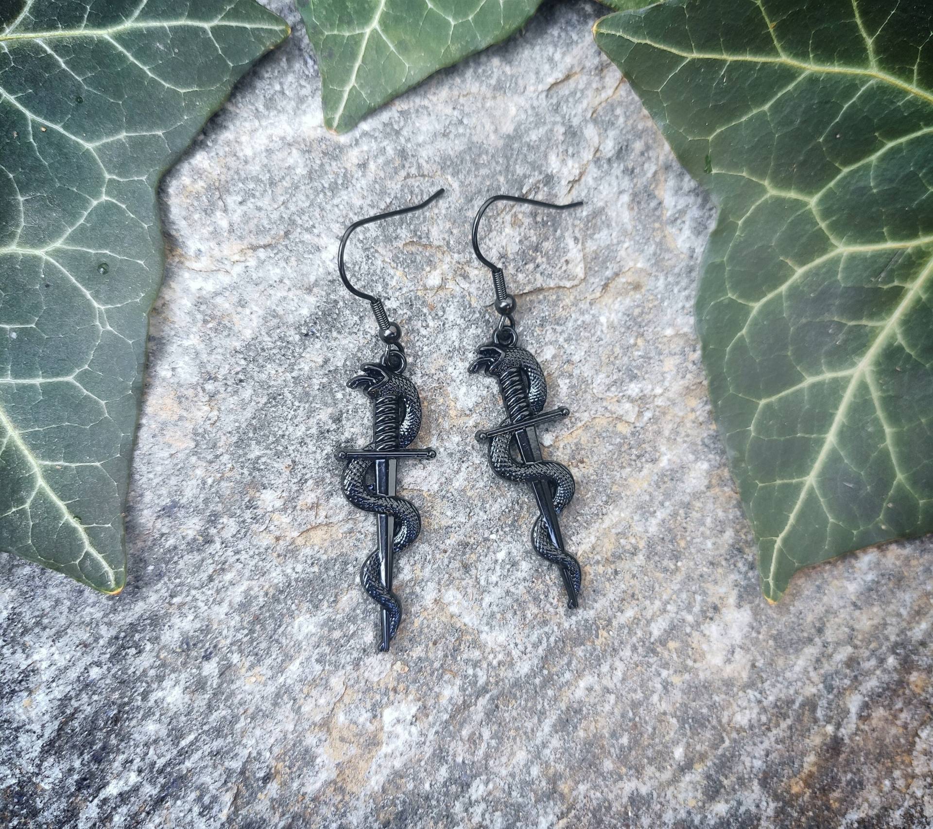 Schwarze Schlange & Dolch Ohrringe, Mittelalter Schmuck Mit Klingen Oder Klinge, Gothic Schwertern, Frauen Männer Ohrringe von bySantana