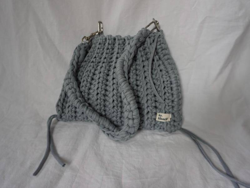 Gehäkelte Handtasche Aus 100% Recyceltem T-Shirt Garn Mit Metallelementen von bySharii