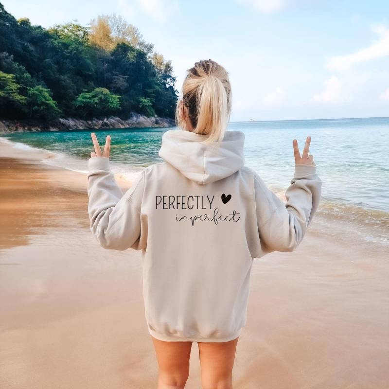 Perfekt Unperfekt, Hoodie Mit Fineline, Perfectly Imperfect Kapuzenpullover, Selbstliebe, Selflove, Inspirierend, Geschenk Für Freundin von bySwantje