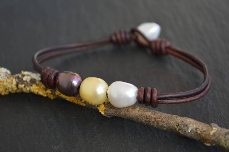 Barock Perlen Armband Schokobraunes Leder Boho Schmuck Barock Perlen Armband Schokobraunes Leder Boho Schmuck von byTeDi