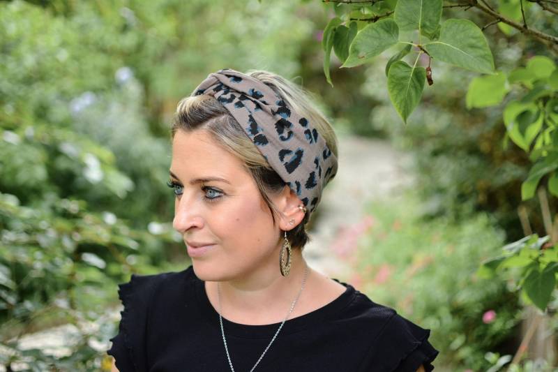 Haarband Mit Draht, Musselin, Leo-Taupe-Schwarz-Blau, Onesize, Drahthaarband, Artikelnummer H-10049 Haarband Mit Draht, Musselin, Leo-Taupe-Schwarz-Blau, Onesize, Drahthaarband, Artikelnummer H-10049 von byTinka