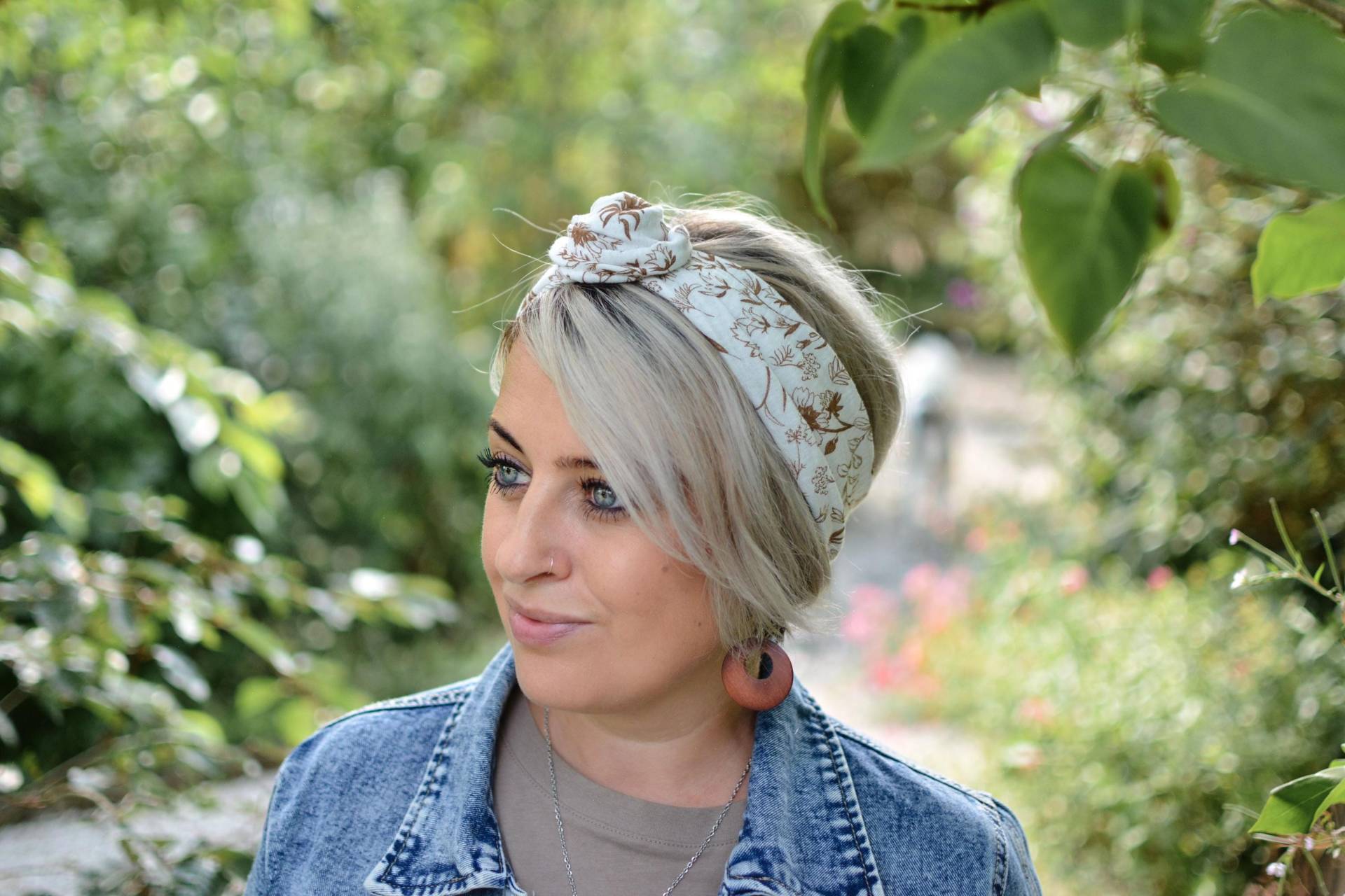 Haarband Mit Draht, Musselin, Weiß Braunen Blumen, Onesize, Drahthaarband, Artikelnummer H-10044 von byTinka