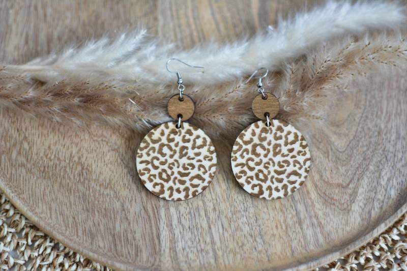 Ohrringe, Holz, Leo, Hängend, Leicht, Holzschmuck, Ohrhänger, Artikelnummer 0-10001 Ohrringe, Holz, Leo, Hängend, Leicht, Holzschmuck, Ohrhänger, Artikelnummer 0-10001 von byTinka