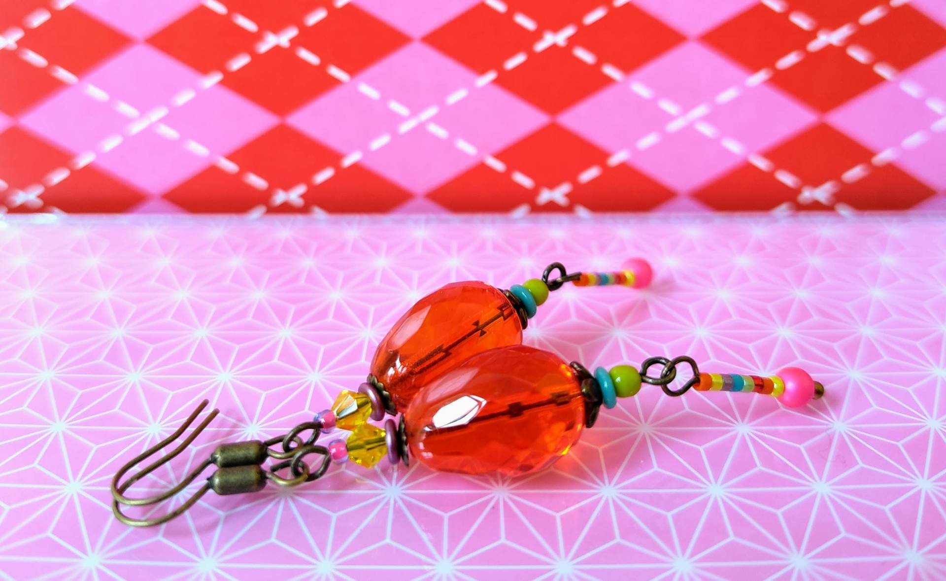 Bunte Lange Ohrringe Mit Streifen Orange Bunte Lange Ohrringe Mit Streifen Orange von byZIERRAT