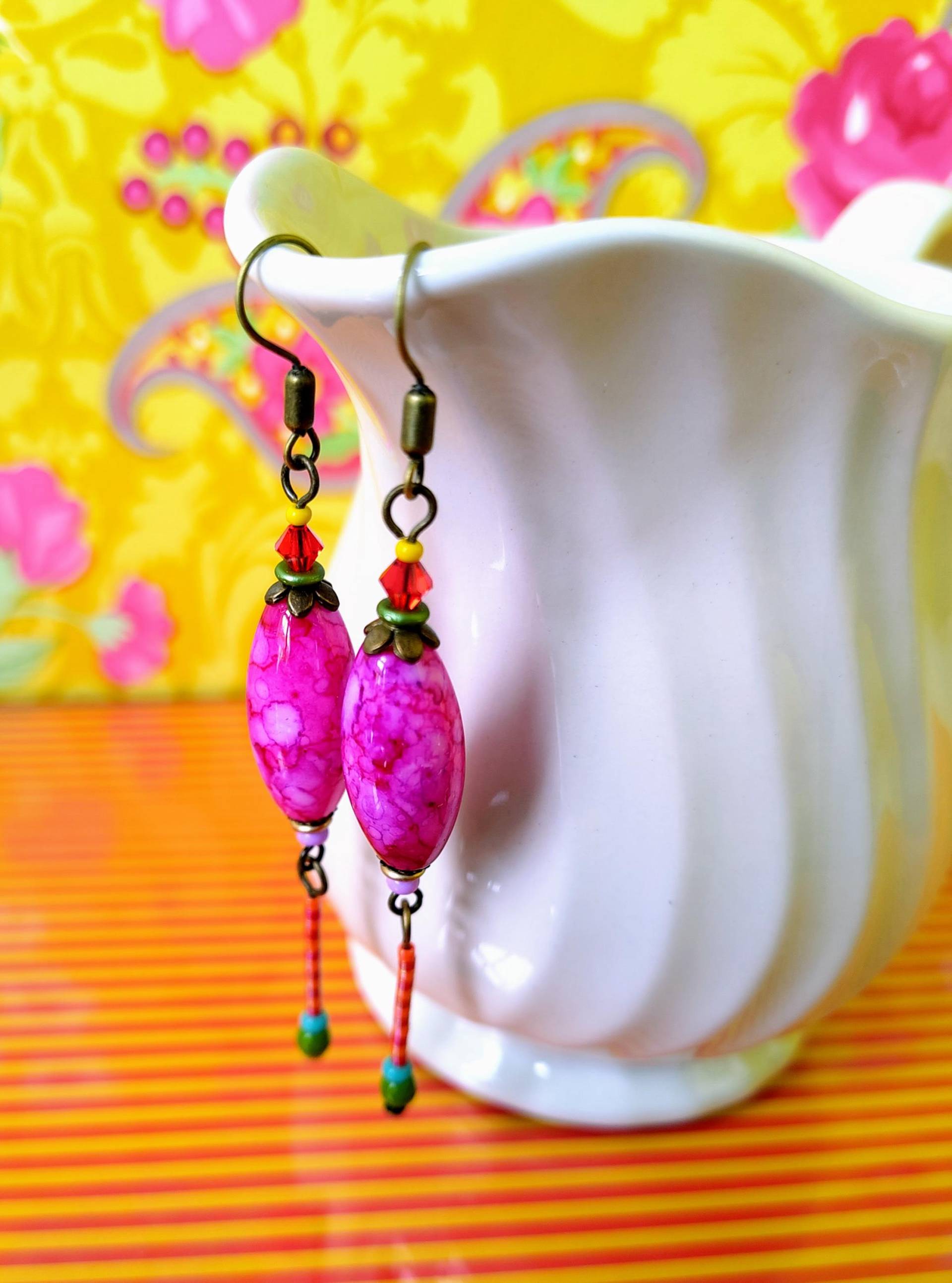 Bunte Lange Ohrringe Mit Streifen Pink Bunte Lange Ohrringe Mit Streifen Pink von byZIERRAT