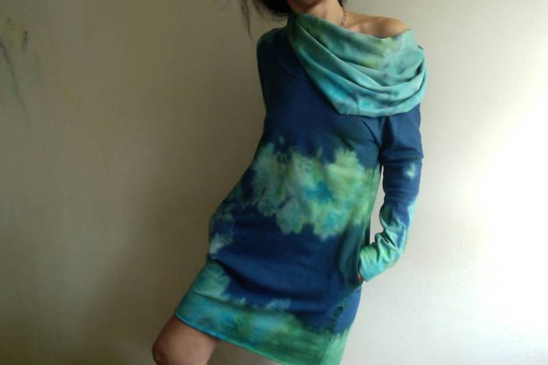 Einzigartiges, Handgefärbtes Baumwollkleid, Midikleid Mit Taschen, Blaues Tunika, Langarmkleid, Kapuzenkleid, Sweatshirtkleid Von Tati von bybyTati