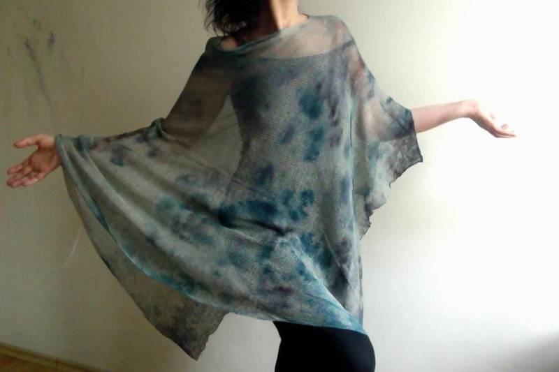 Handgefärbter Leinenponcho Gestrickte Strandüberdeckung, Vegan Art von bybyTati