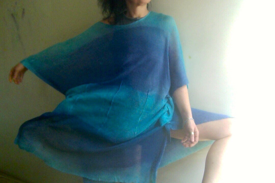 Leinen Kimono Tunika, Übergroßes Leichtes Kaftan Kleid, Bequeme Sommerstrickmode, Xxl Long Tunic, Vegan Blau Unikat Von Tati Leinen Kimono Tunika, Übergroßes Leichtes Kaftan Kleid, Bequeme Sommerstrickmode, Xxl Long Tunic, Vegan Blau Unikat Von Tati von bybyTati