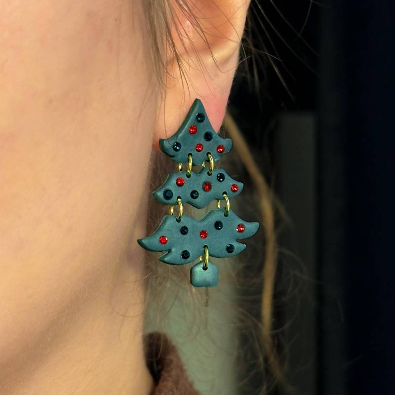 Weihnachtsohrringe Aus Polymer Clay | Tannenbaum Ohrringe Mit Strasssteinen von byfinchen