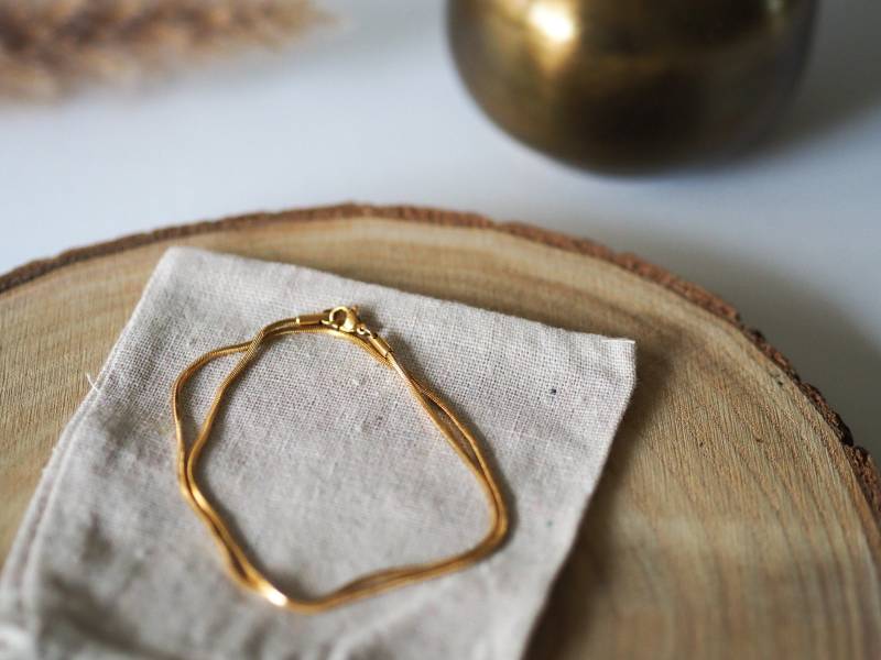 Schlangenkette in Gold Aus Edelstahl, 45cm, Edles Accessoire, Brautschmuck, Weihnachtsgeschenk, Schlicht, Elegant Schlangenkette in Gold Aus Edelstahl, 45cm, Edles Accessoire, Brautschmuck, Weihnachtsgeschenk, Schlicht, Elegant von byjolia