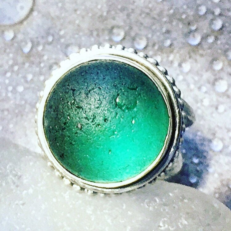 Maßgeschneiderter Echter Seeglas-Marmor Und Sterlingsilberring von bykitzy