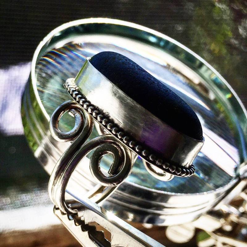 Maßgeschneiderter Tate Schwarzer Piraten Seeglas Und Sterling Silber Ring. Ihre Größe. Sie Wählen Das Glas Maßgeschneiderter Tate Schwarzer Piraten Seeglas Und Sterling Silber Ring. Ihre Größe. Sie Wählen Das Glas von bykitzy