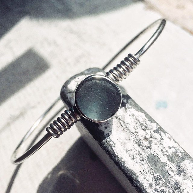Maßgeschneidertes Armband Aus Echtem Seeglas Und Sterling Silber. Ihre Benutzerdefinierte Größe Wahl Der Verfügbaren Farben Maßgeschneidertes Armband Aus Echtem Seeglas Und Sterling Silber. Ihre Benutzerdefinierte Größe Wahl Der Verfügbaren Farben von bykitzy