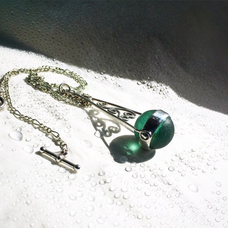 Nach Maß Echter Seeglasmurmel Und Sterlingsilber-Anhänger -Kette von bykitzy