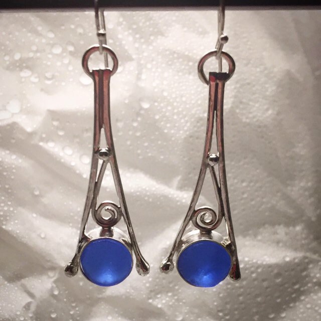 Nach Maß Echtes Seeglas Und Sterling Silber Ohrringe. Ihre Wäre in Ihrer Wahl Der Verfügbaren Seeglas-Farben Nach Maß Echtes Seeglas Und Sterling Silber Ohrringe. Ihre Wäre in Ihrer Wahl Der Verfügbaren Seeglas-Farben von bykitzy