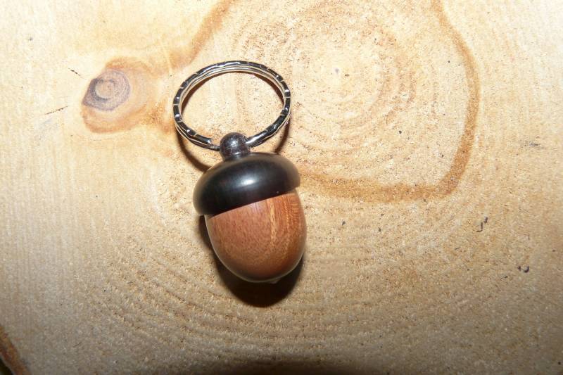 Eichel Holz Geschenbox Pillenbox Tablettenbox Schlüsselanhänger Taschenanhänger Party Geburtstag von bylichterglanz