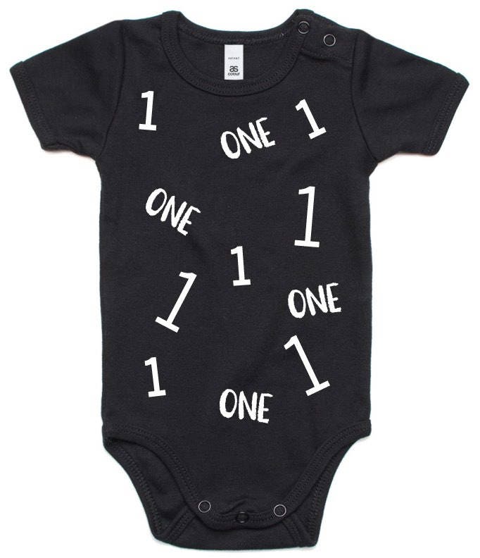 Coolster 1 & Ein Strampler. Perfekter Strampler Für Babys Zum Ersten Geburtstag. Toll Fotos Und Tragen An Ihrem Besonderen Tag. Erster Geburtstag von bylouisegifts