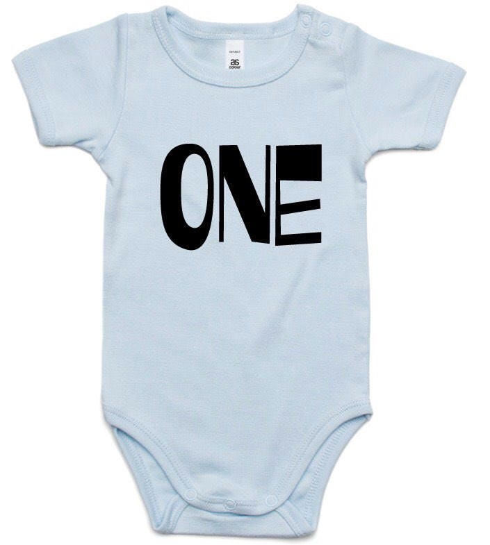 Ein Strampler. Perfekte Strampler Für Ihr Baby Erster Geburtstag. Toll Fotos Und Auf Ihren Besonderen Tag Zu Tragen. Ersten Geburtstag Body/Strampler von bylouisegifts