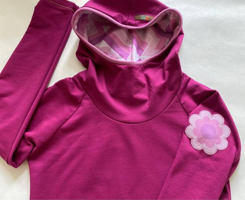 Gr. S/M Magenta Sweathoodie Mit Retroblumen | Ohne Hüftbündchen von bymeLieblingsstuecke
