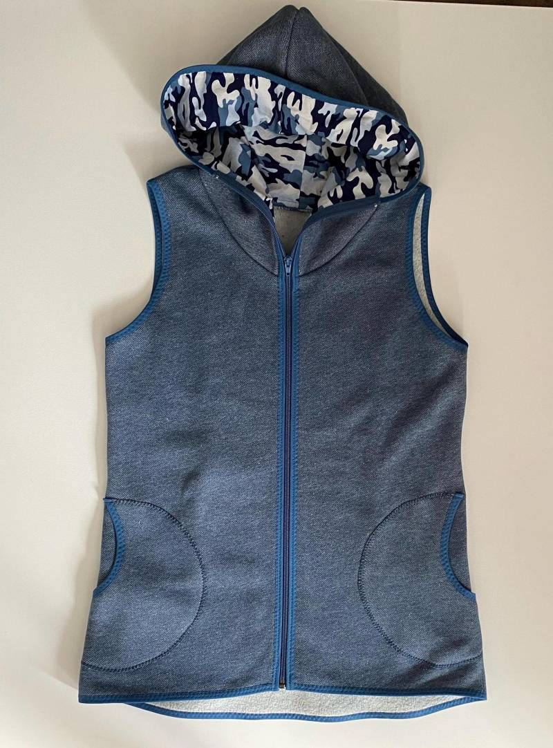 Größe M Ärmellose Weste Aus Sweat Mit Kapuze von bymeLieblingsstuecke