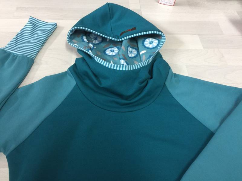 Hoody Damen, Kapuzenpulli Blumen, Sweatshirt Maria von bymeLieblingsstuecke