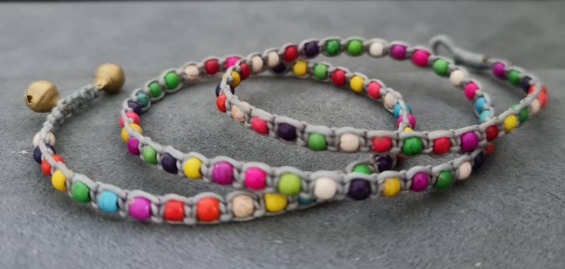 Wrap Graue Kordel Bunte Howlith Perlenarmband, Unisex Armband von bymemade