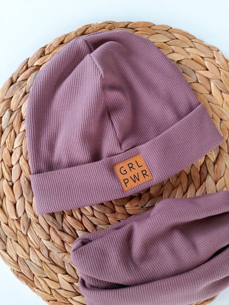 Hipster Beanie Mütze Mit Label/Patch Baby Und Kinder Hej Hey Mini Me Herbst Winter Altmauve Beere Mädchen von bymini20