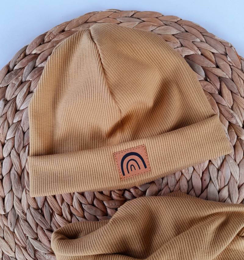 Hipster Beanie Mütze Mit Label/Patch Baby Und Kinder Hej Hey Mini Me Herbst Winter Senf Gelb Ocker von bymini20
