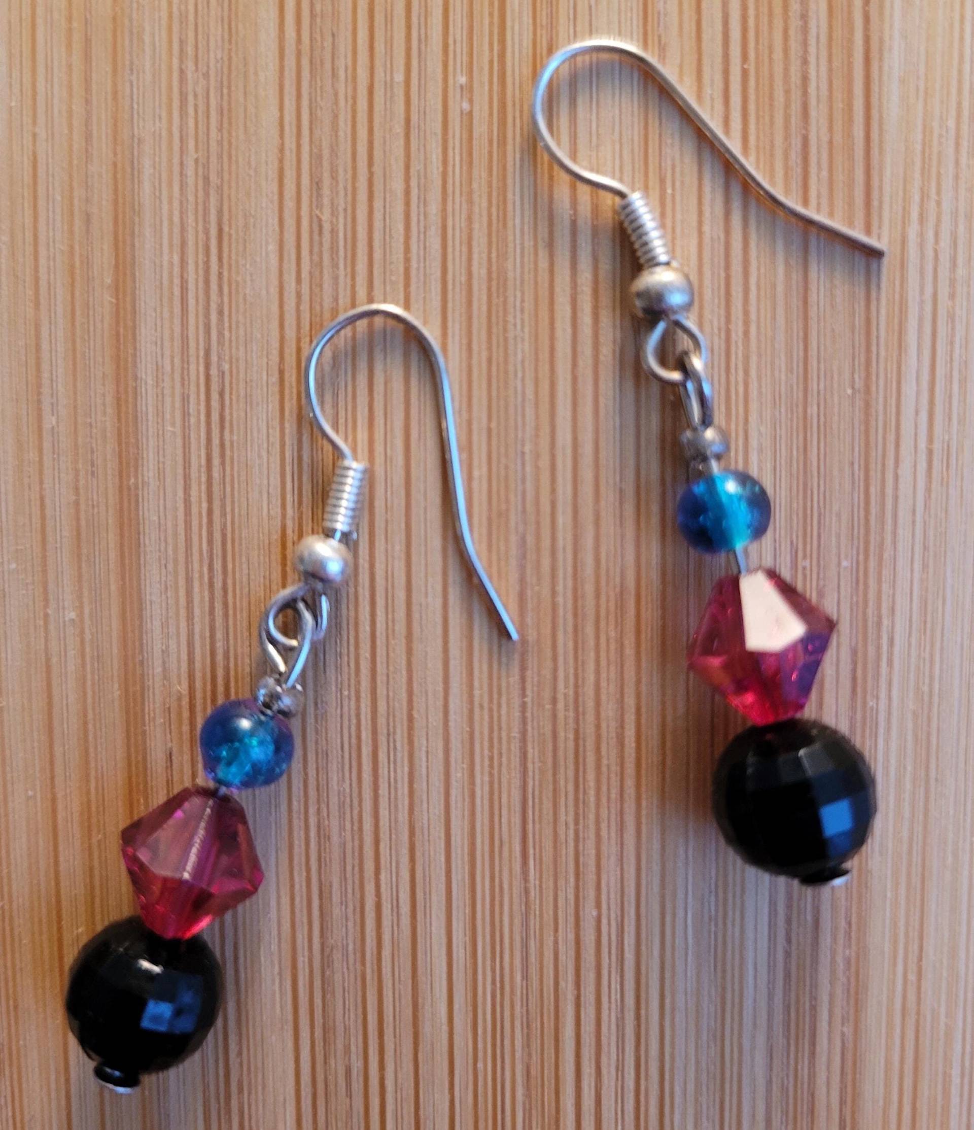 Ohrringe Hängend Blau Perlen. Pink Schwarz. Handgefertigt Ohrringe Hängend Blau Perlen. Pink Schwarz. Handgefertigt von byschmidtchen