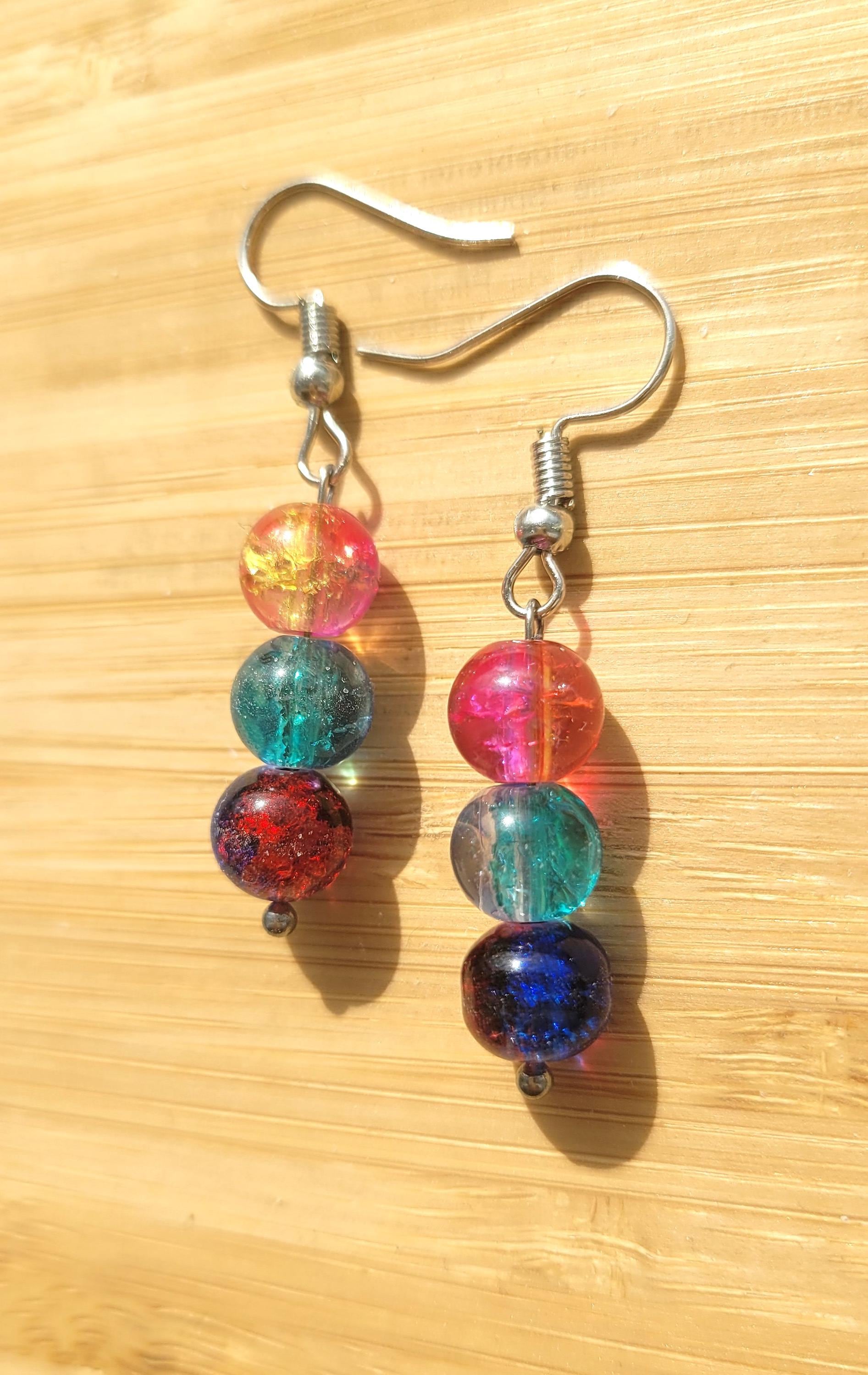 Ohrringe Perlen Hängend Pink Gelb Türkis Blau Rot Schimmernd Und Halbtransparent Bunt & Farbenfroh Ohrringe Perlen Hängend Pink Gelb Türkis Blau Rot Schimmernd Und Halbtransparent Bunt & Farbenfroh von byschmidtchen